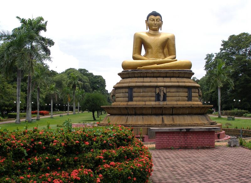 File:Maha Devi Park Statue.jpg